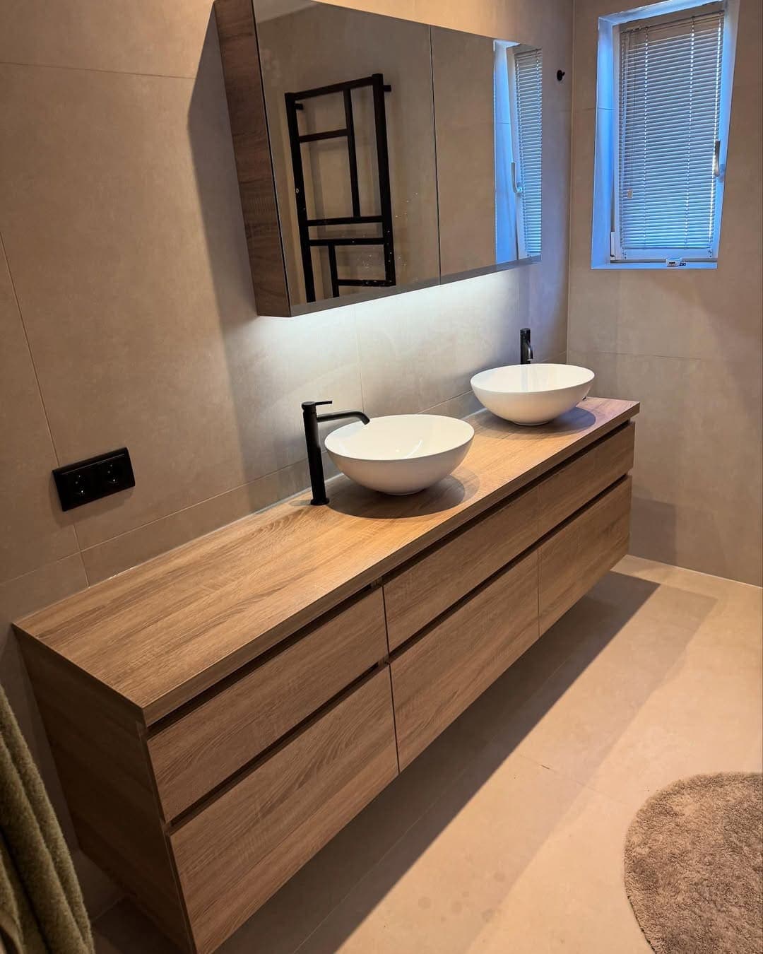 Grote Badkamer met Houtaccenten Rotterdam afbeelding 7