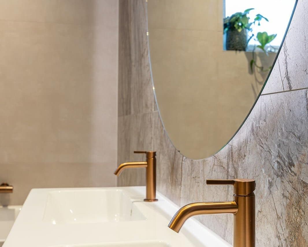 Luxe Badkamer met Koper Accenten Hilversum afbeelding 9