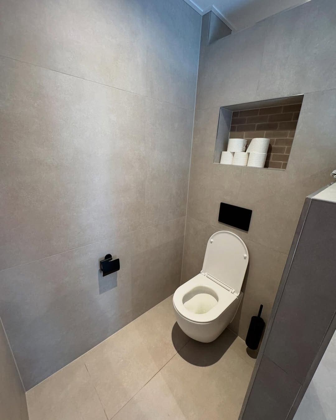 Grote Badkamer met Houtaccenten Rotterdam afbeelding 9